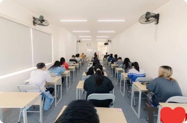 Tiếng Anh giao tiếp  tại EMT EDU