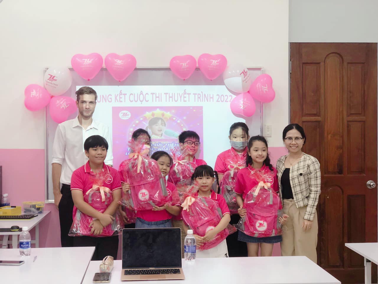 Tiếng Anh Giao Tiếp Hay IELTS – Con Nên Học Cái Nào Trước? Phân Tích Thực Tế